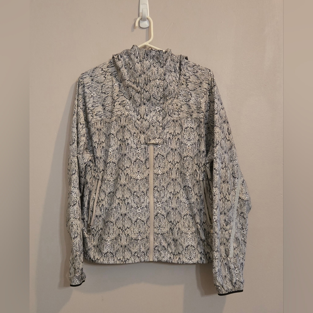 Varley Print Terrace Running Jacket Wind Breaker Mirrored Snake Size Small NWT